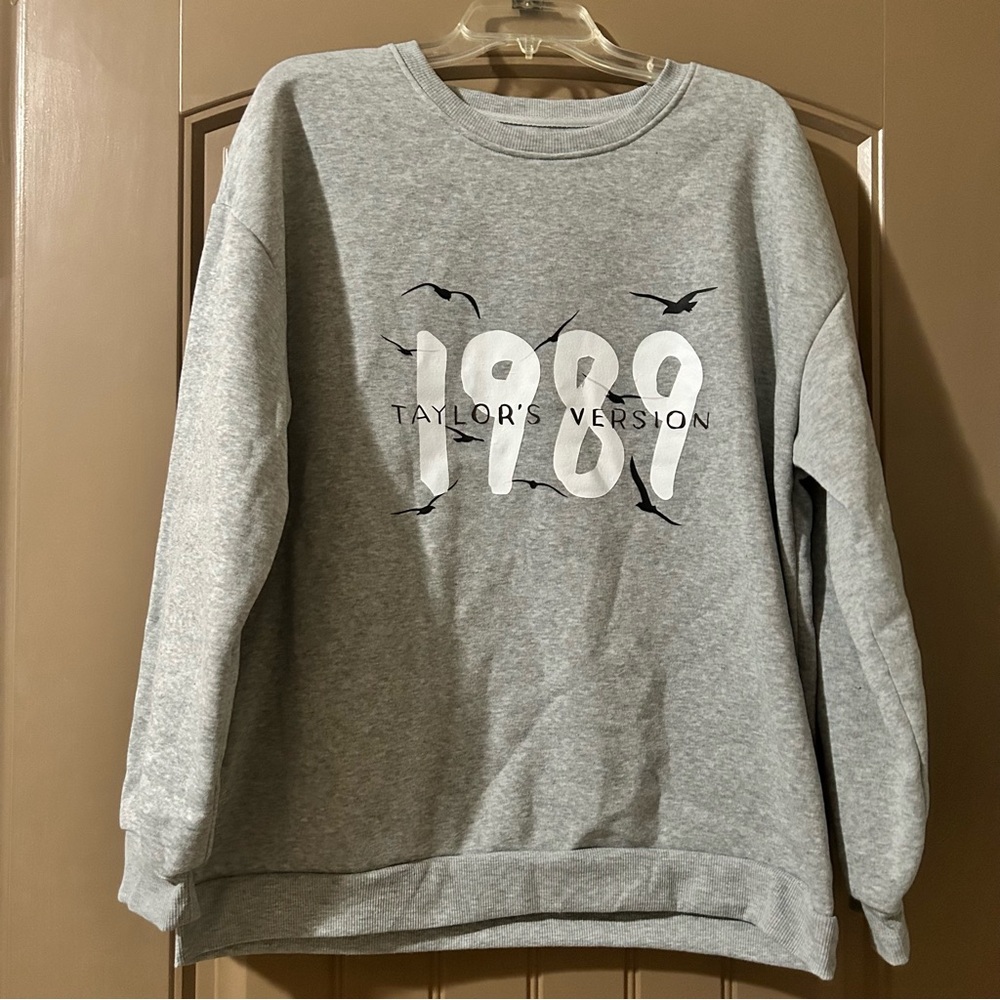 Taylor Swift 1989 Taylor's Version Gray Sweatshirt